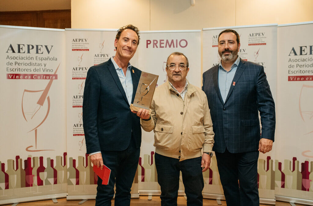 Premio AEPEV al Mejor Escritor y Comunicador de Vinos 2023: Las Letras y la Cultura del Vino Brillan en la Cena de la Comunicación de la AEPEV